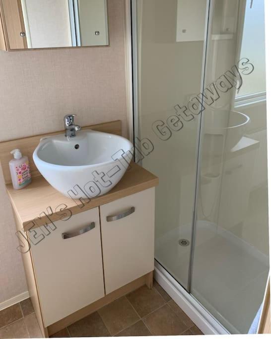 Jems Hot-Tub Getaways 8 Berth At Tattershall Lakes Exteriör bild