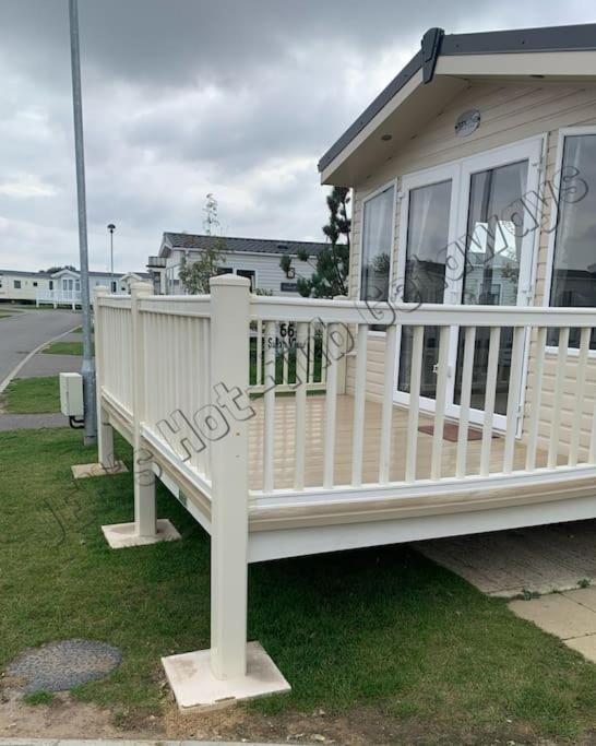 Jems Hot-Tub Getaways 8 Berth At Tattershall Lakes Exteriör bild